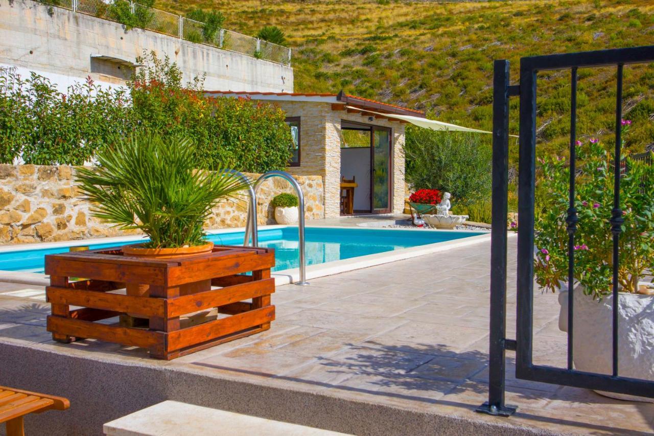 Hill Apartment With Private Pool Kučine المظهر الخارجي الصورة